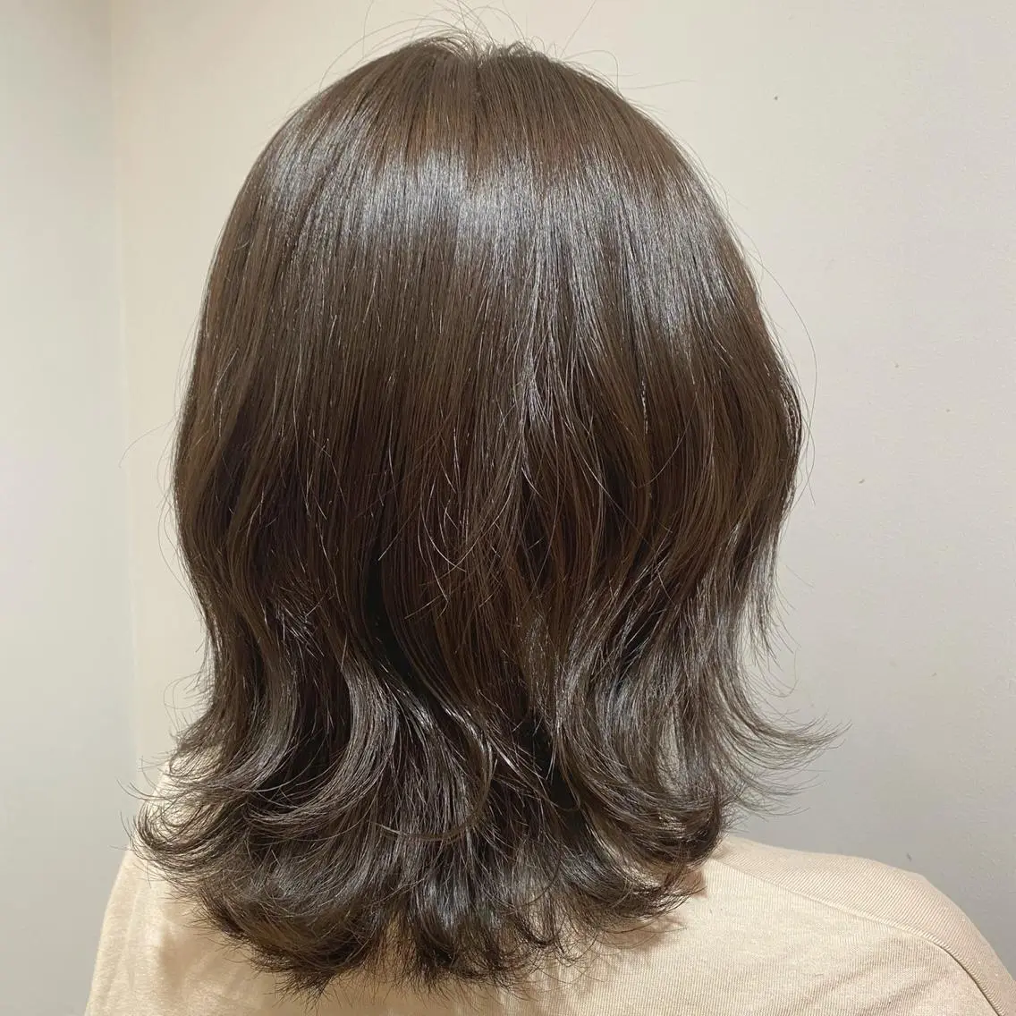 ミディアム カラー 透明感カラー 大人可愛い♡コテ巻き パーマ🌼杉田 萌恵のヘアスタイル