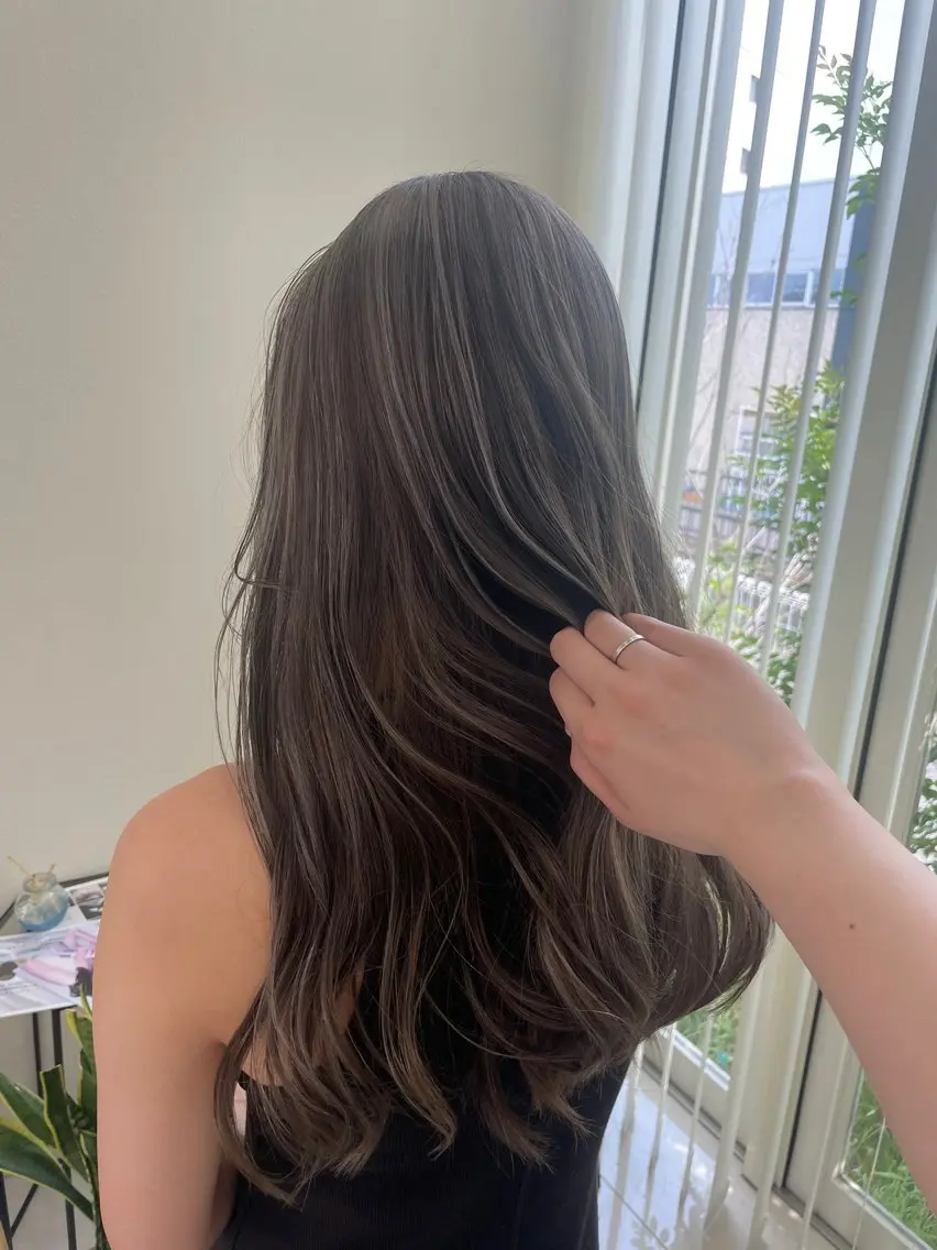 セミロング カラー イヤリングカラー特化 🎀於曽能実夢のヘアスタイル