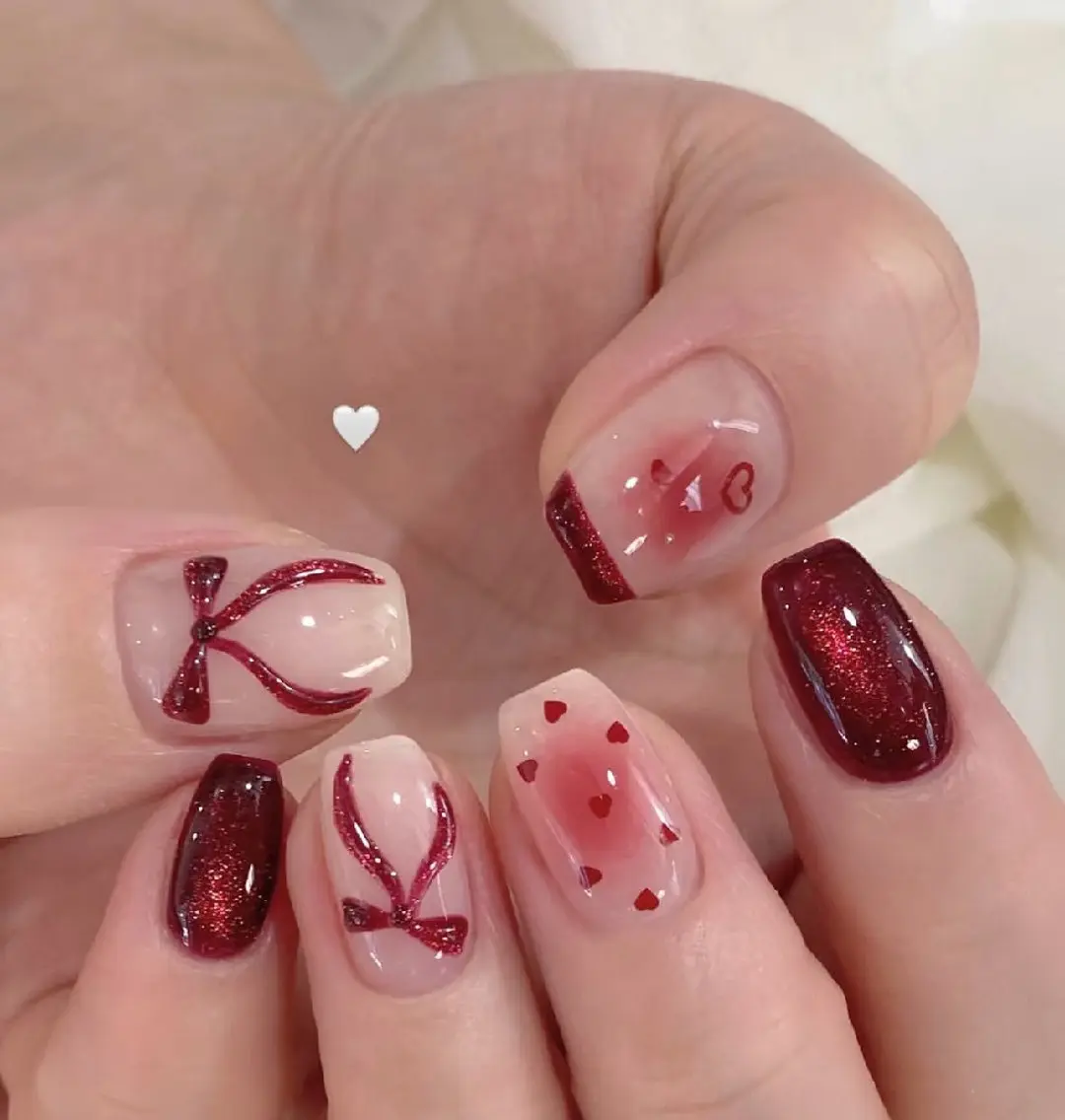ネイル チークネイル フレンチネイル ジェルネイル ガーリー キラキラネイル ハンドネイル UM Nail Salonのネイルデザイン