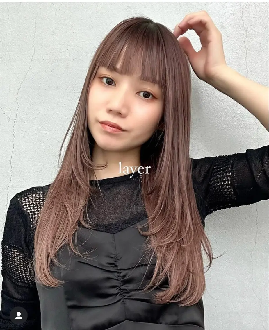 ロング カラー ベージュカラー ピンクカラー ピンクベージュ レイヤーカット CHERIEブリーチ ダブルカラー　天神のヘアスタイル