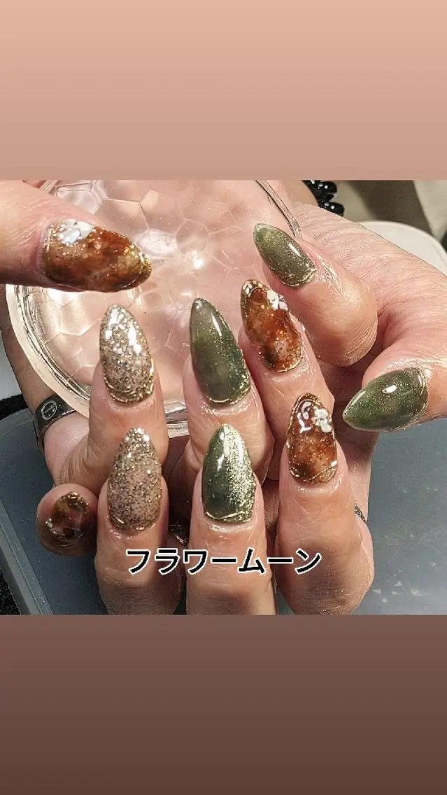 ネイル マグネットネイル ミラーネイル ハンドネイル ハンドケア フラワー ムーンのネイルデザイン