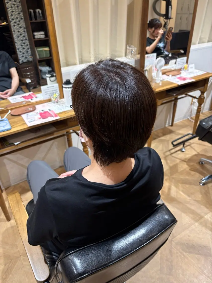 ショート カラー 伊藤 あずみのヘアスタイル