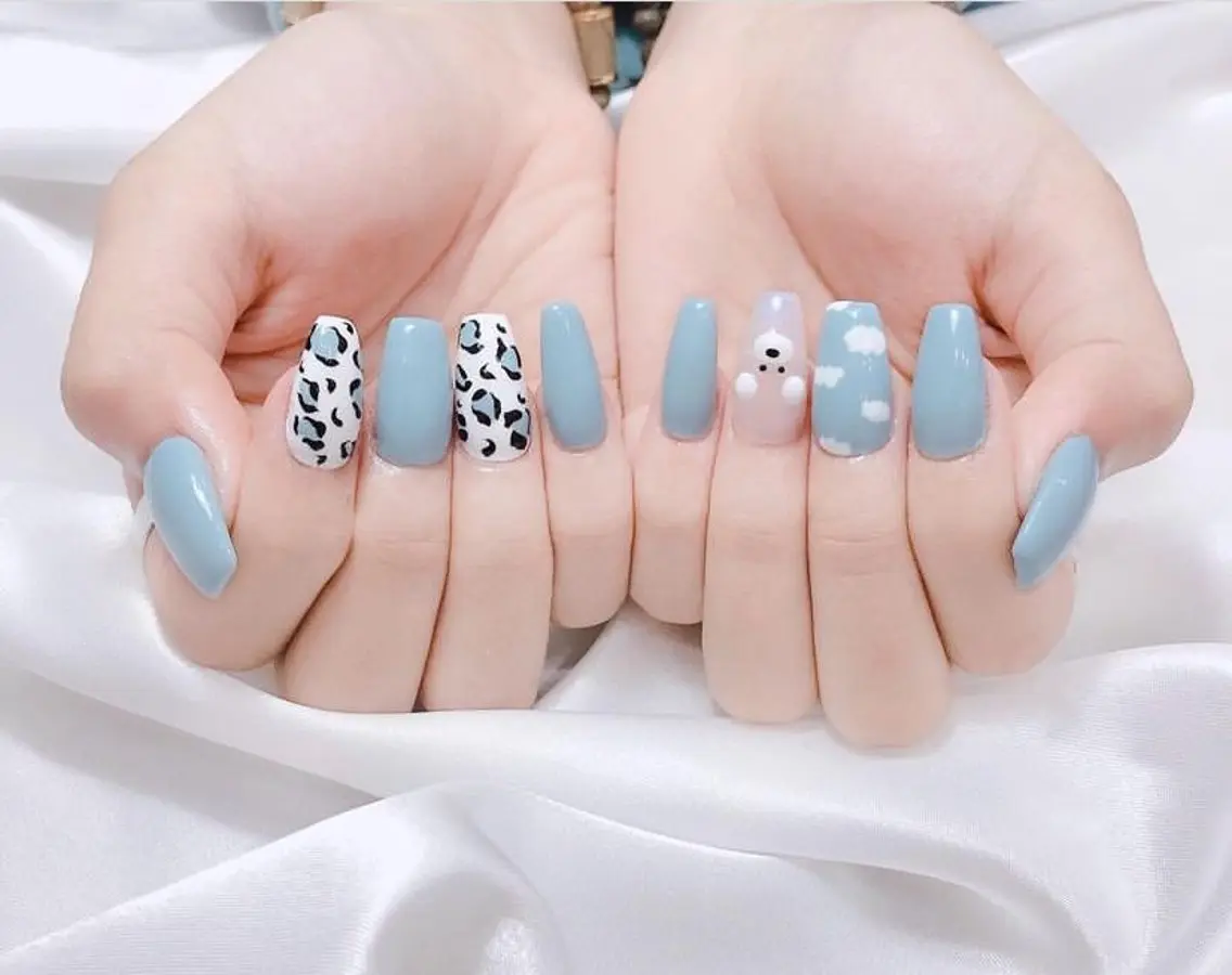 チップ長さ出し+シンプルデザイン(ジェルオフ1000円チップ長さ+パーツオフ1500円)の写真