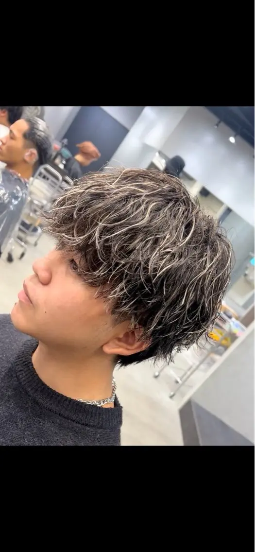 カラー パーマ メンズ メンズハイライト メンズパーマ ハイライトカラー ヘアカラー fifth park 六反穂 龍介のヘアスタイル