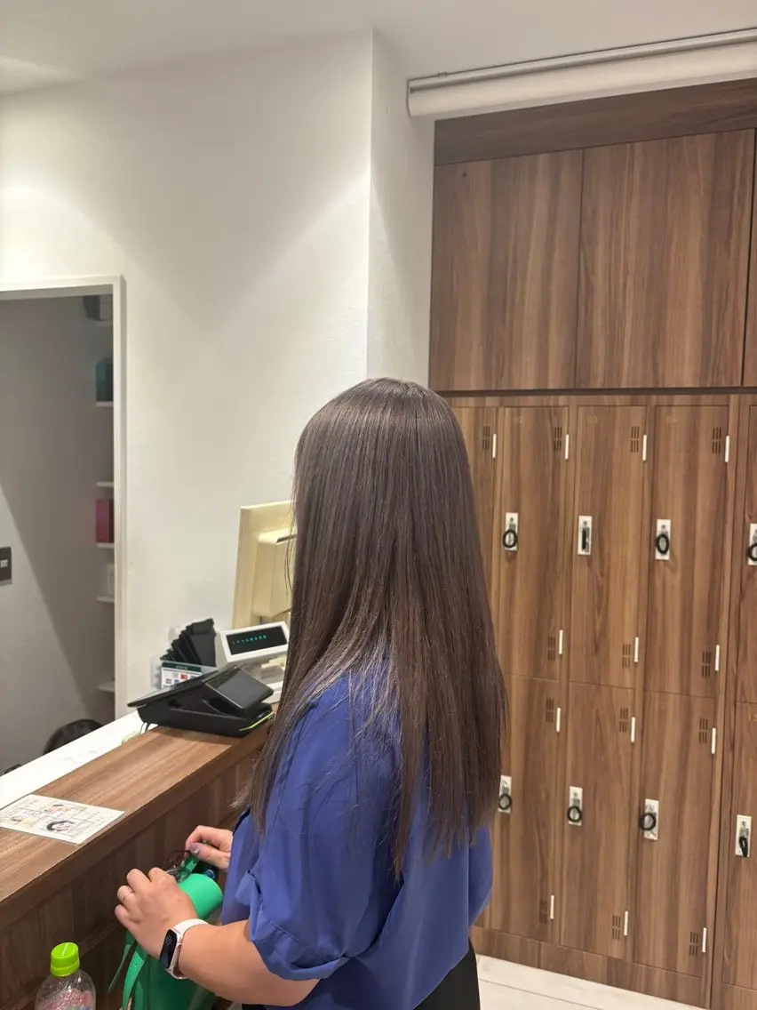 ロング ヘアカラー 小村 侑生のヘアスタイル