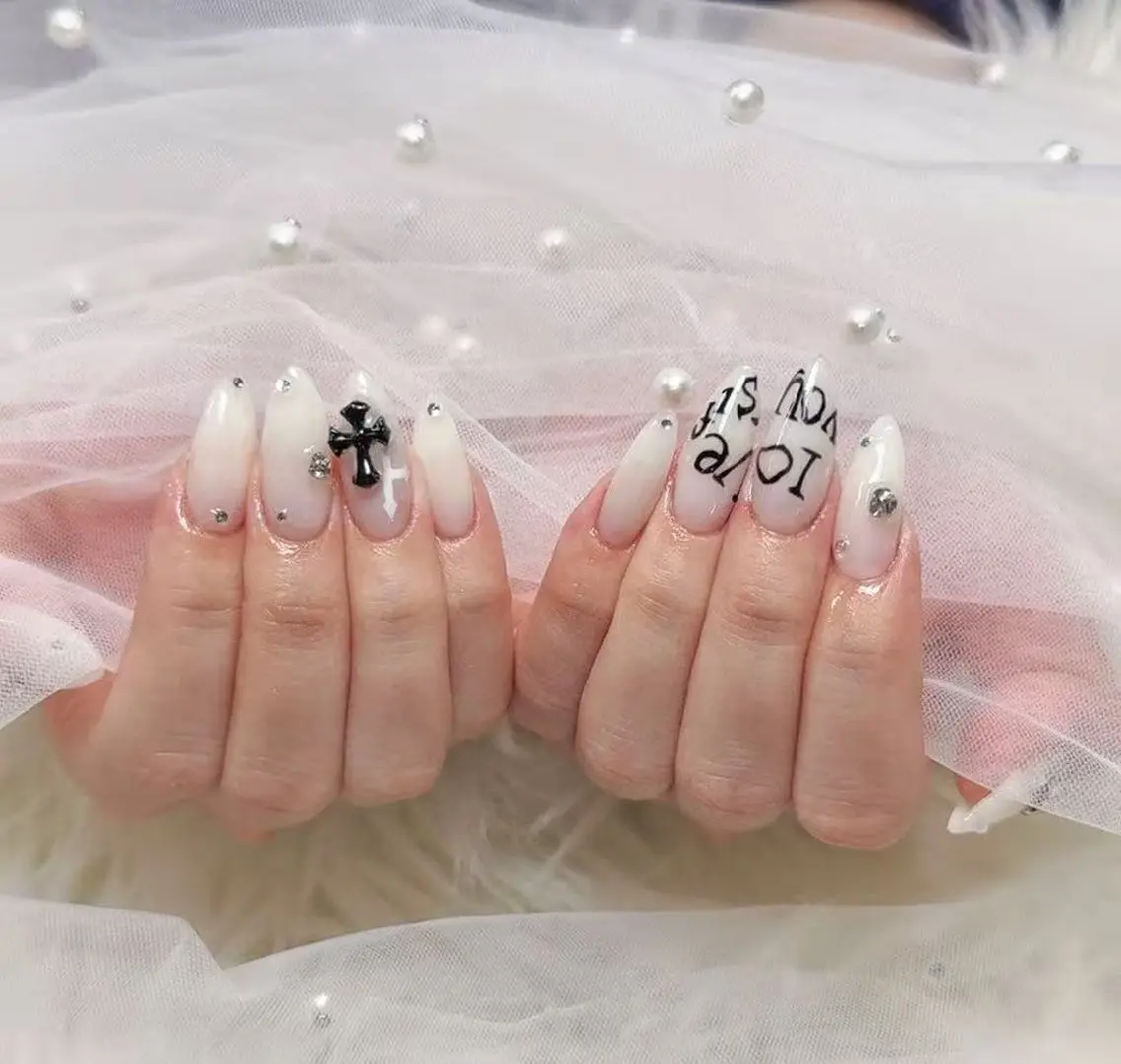 ネイル ENsalon AKIRAのネイルデザイン