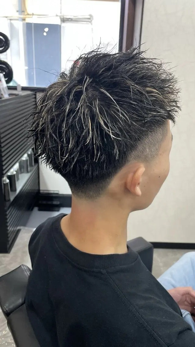 ショート カラー メンズ フェードカット メンズハイライト メンズメッシュ スキンフェード ハイライトカラー 💈メンズハイライト 南谷💈のヘアスタイル