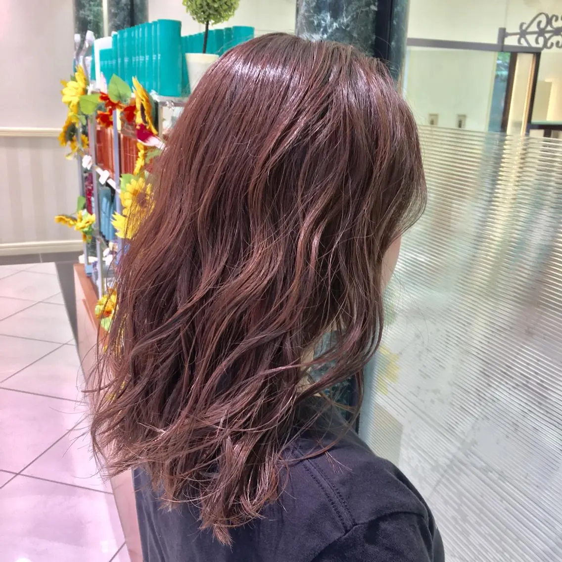 ミディアム カラー アッシュ ラベンダーカラー カット ヘアカラー トリートメント ブリーチ/バレイヤ ージュ川端裕司のヘアスタイル
