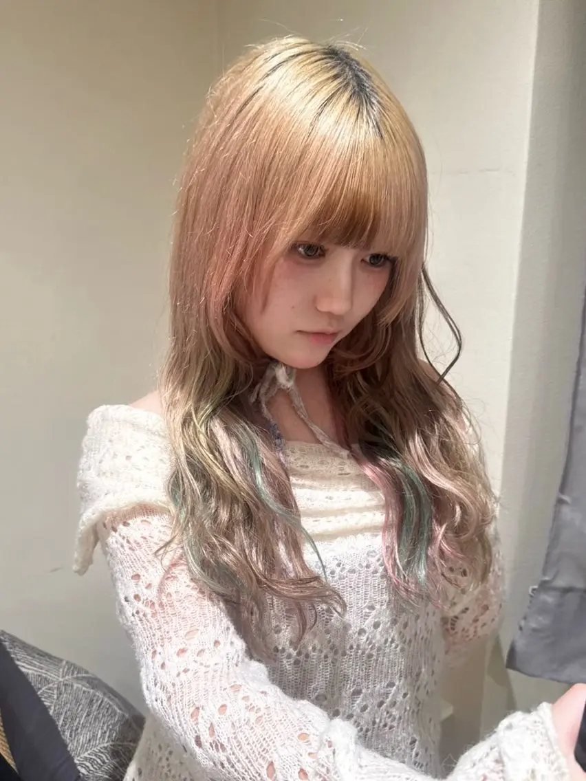 ロング カラー ユニコーンカラー ヘアカラー トリートメント Momoka🪷 /ハイトーンのヘアスタイル