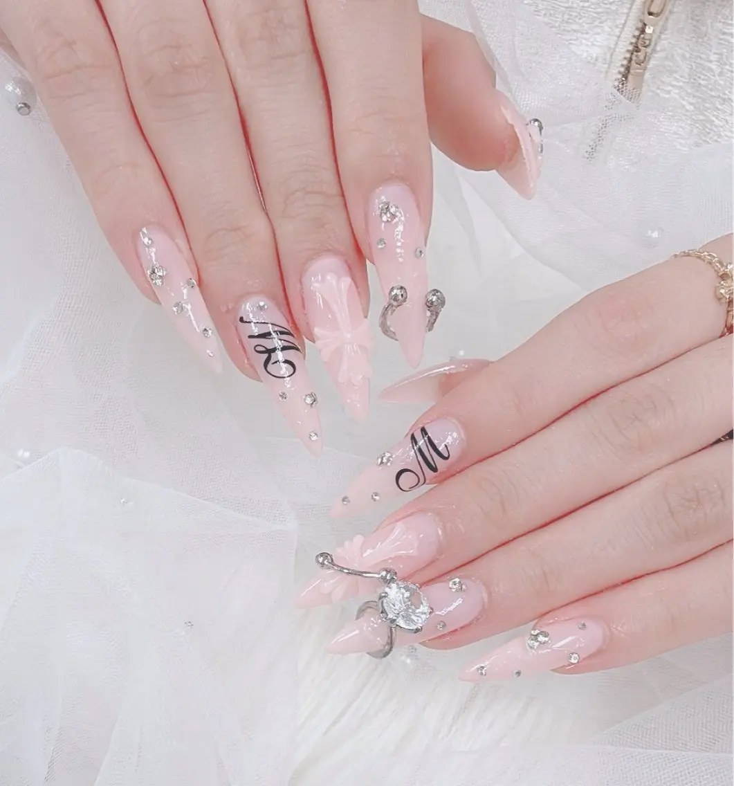 ネイル アートネイル オーロラネイル ボルドー チークネイル フレンチネイル ハンドネイル Sakura Nail Salonのネイルデザイン