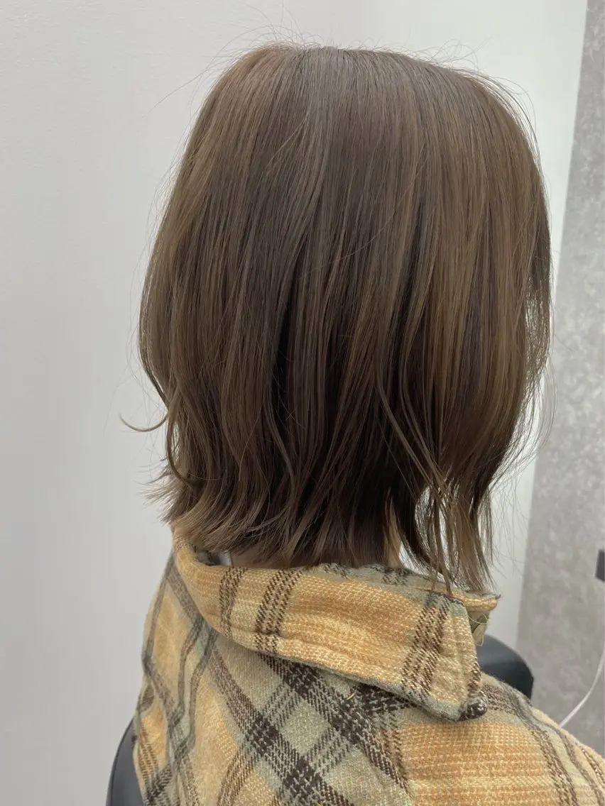 ミディアム 切りっぱなしボブ ショートボブ ボブ 外ハネヘア 新村 華奈絵のヘアスタイル