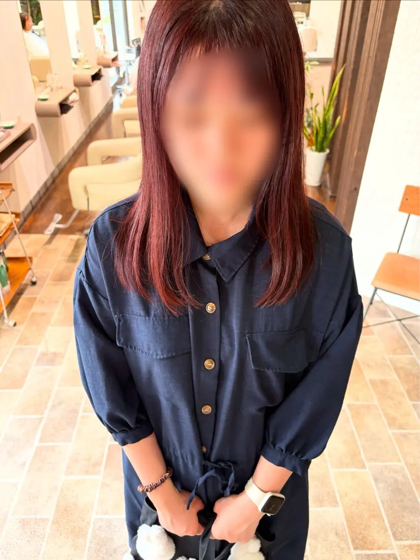 セミロング レッドブラウン 礒谷 夏帆のヘアスタイル