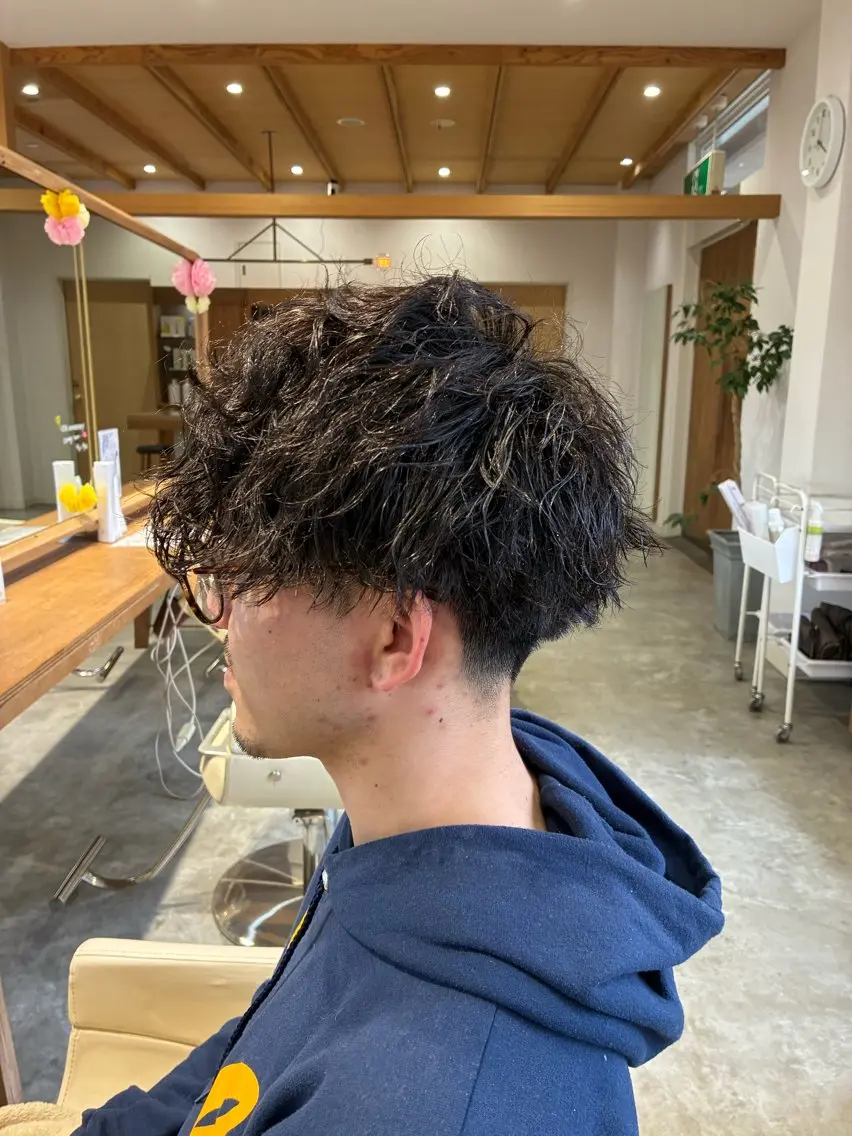 ショート パーマ メンズ フェードカット メンズインナーカラー メンズパーマ スパイキーショート メンズウルフカット カット パーマ 佐藤 悠生 メンズパーマ.カットのヘアスタイル