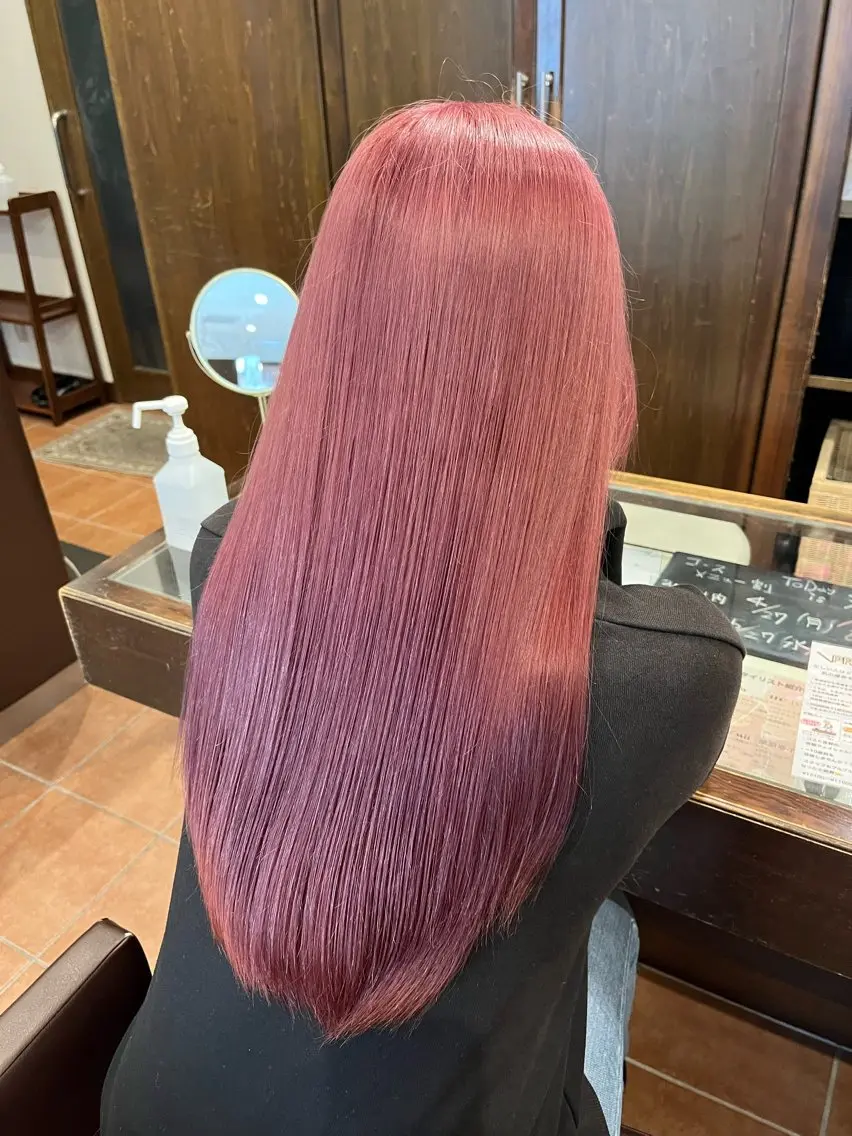 ロング カラー ブリーチ ラベンダーカラー ピンクカラー ピンクラベンダー ヘアカラー 城内 心優のヘアスタイル