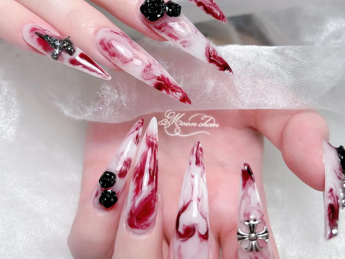 ネイル 長さ出し キラキラネイル 韓国ネイル ロングネイル マグネットネイル ハンドネイル ハンドケア Akira✨ nailのネイルデザイン