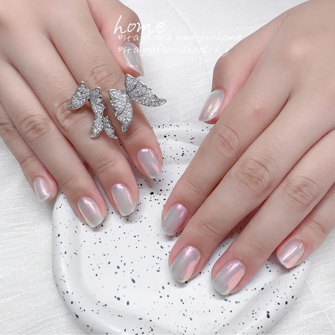ネイル ミラーネイル ハンドネイル AngelChris ビューティーサロンのネイルデザイン