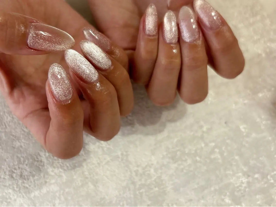ネイル オーロラネイル フットネイル フレンチネイル ジェルネイル キラキラネイル ハンドネイル mogunail &blowのネイルデザイン
