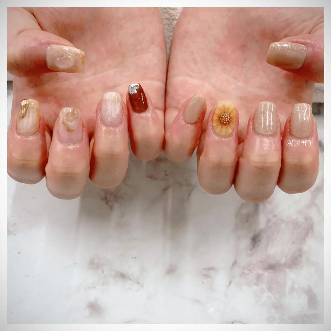 ネイル ニュアンスネイル スクエアネイル 夏ネイル ハンドネイル Mary nail .narumiのネイルデザイン