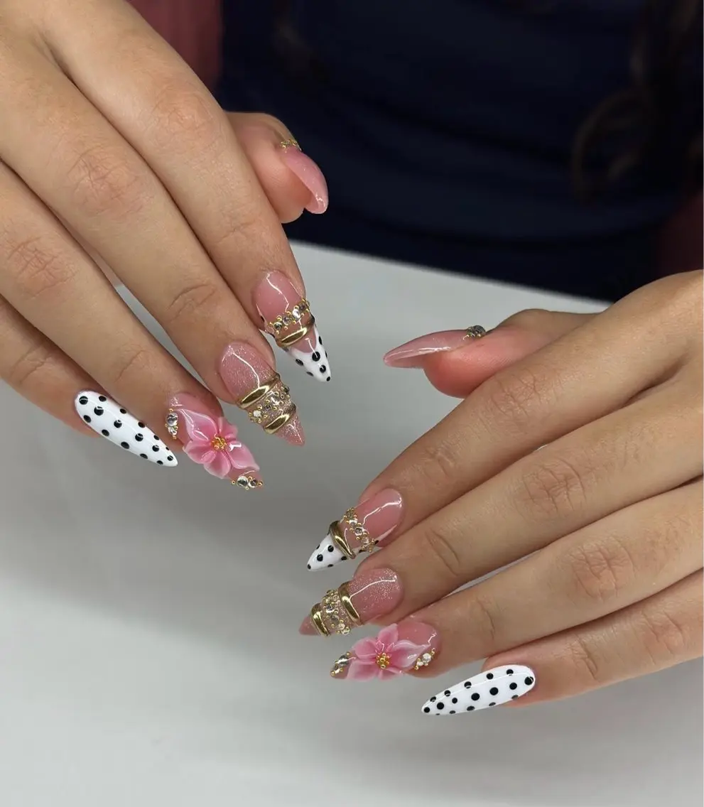 ネイル アートネイル ボルドー フレンチネイル ジェルネイル 氷ネイル・うるうるネイル ハンドネイル Julie Nail Rinのネイルデザイン