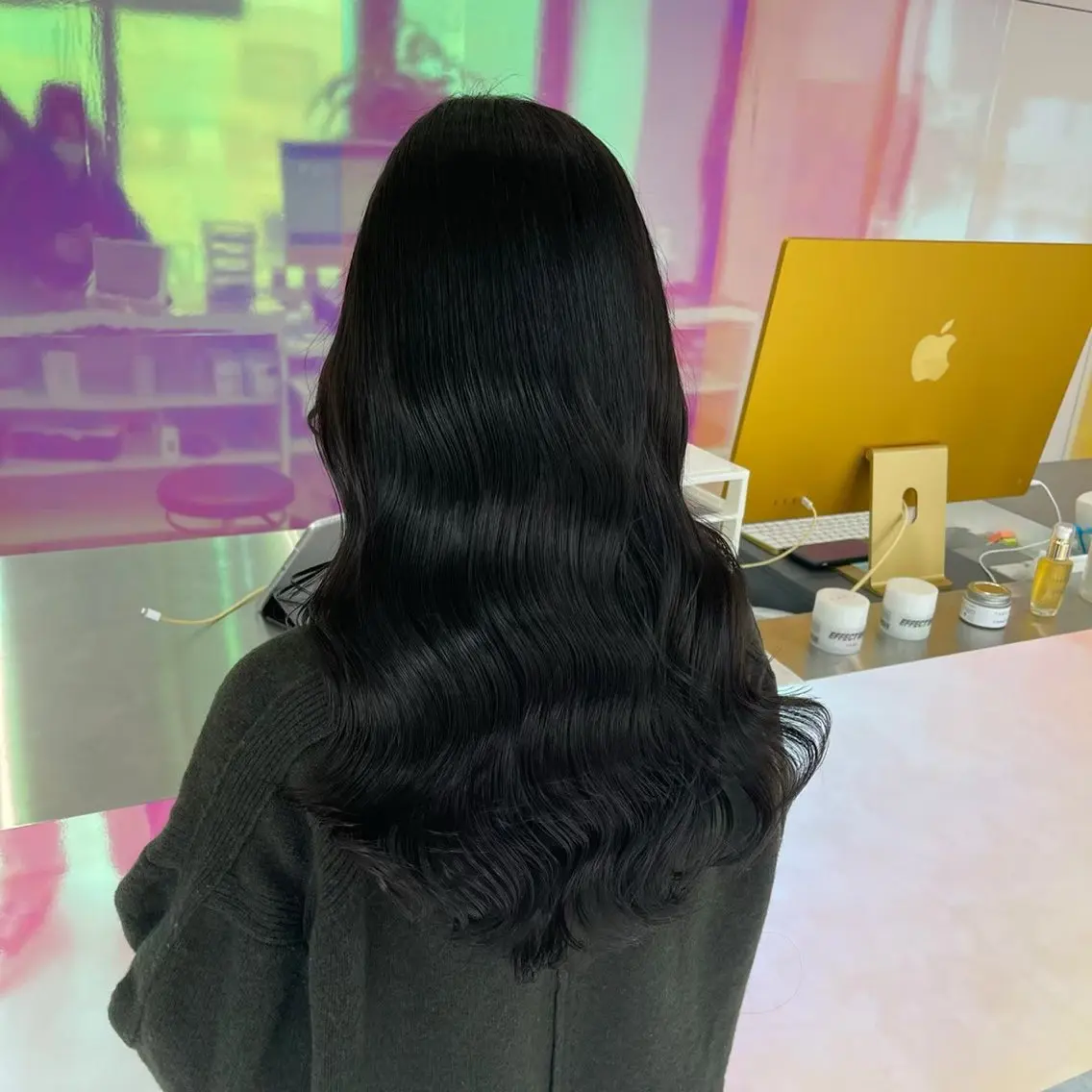 ロング カラー パーマ ヘアアレンジ 透明感ブリーチカラー 🌈TOMOHIROのヘアスタイル