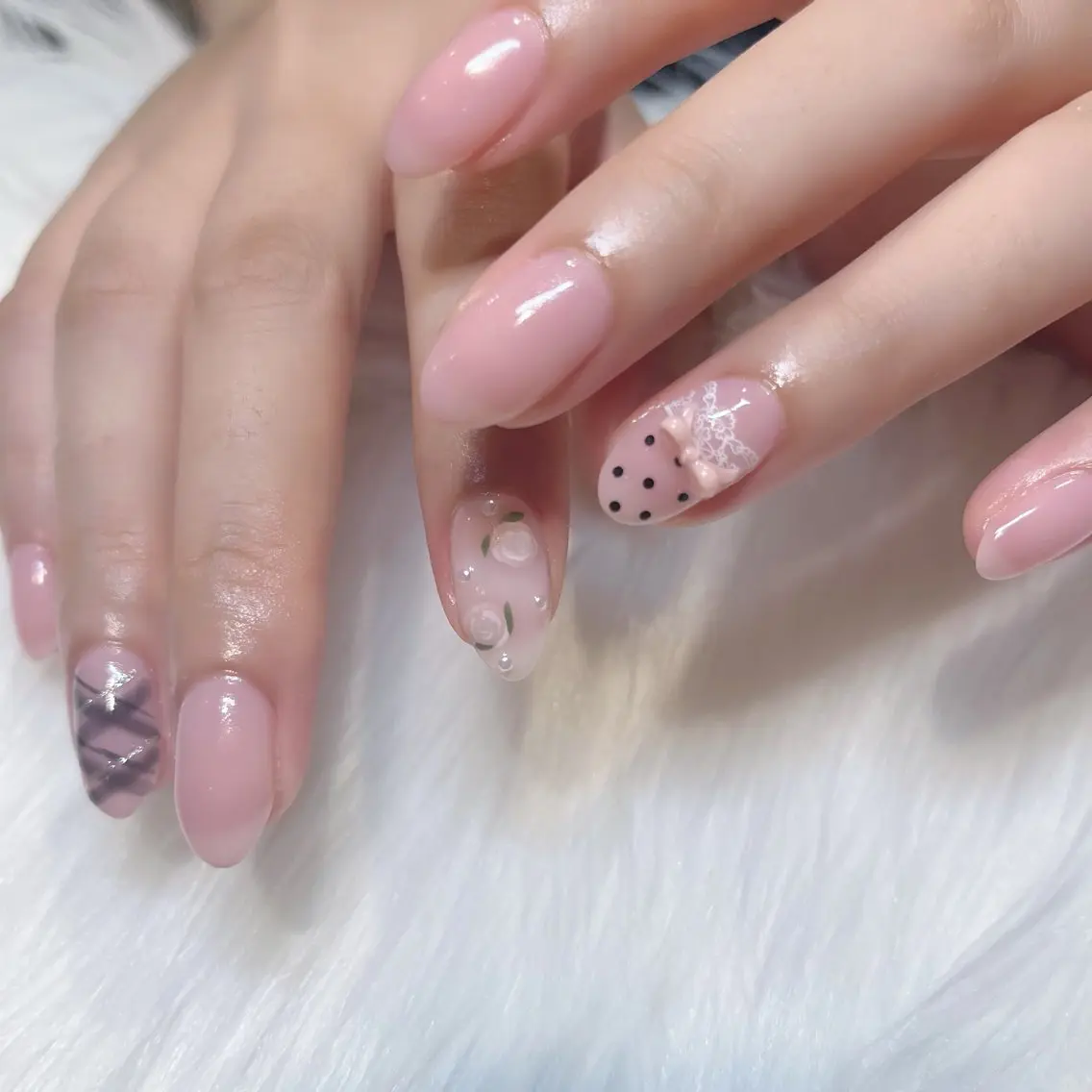 ネイル アートネイル ガーリー 韓国ネイル 持ち込み ワンホンネイル KOKONA 🎀のネイルデザイン