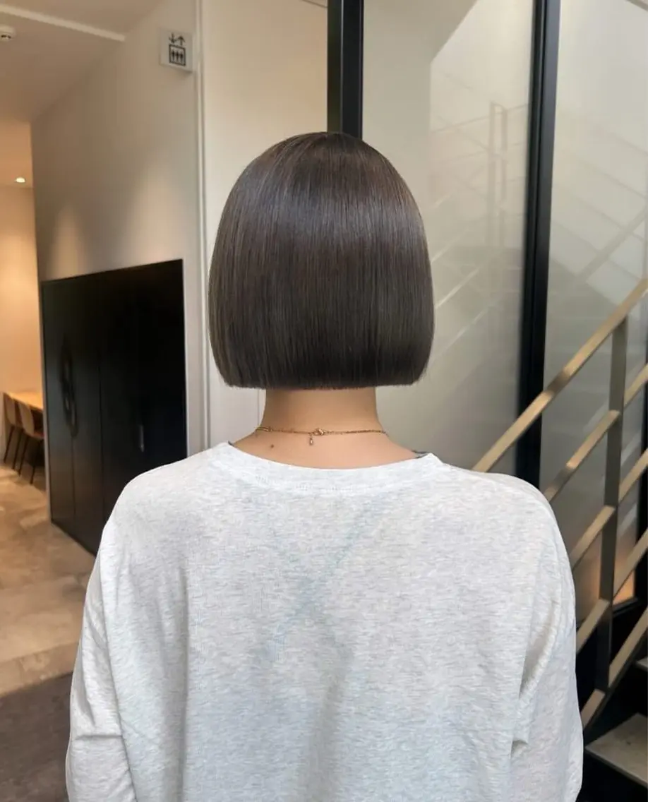 ミディアム カラー ヘアアレンジ ワンレンボブ グレージュ ハイトーンカラー ボブ カット ヘアカラー stylist 🌸 kana.のヘアスタイル