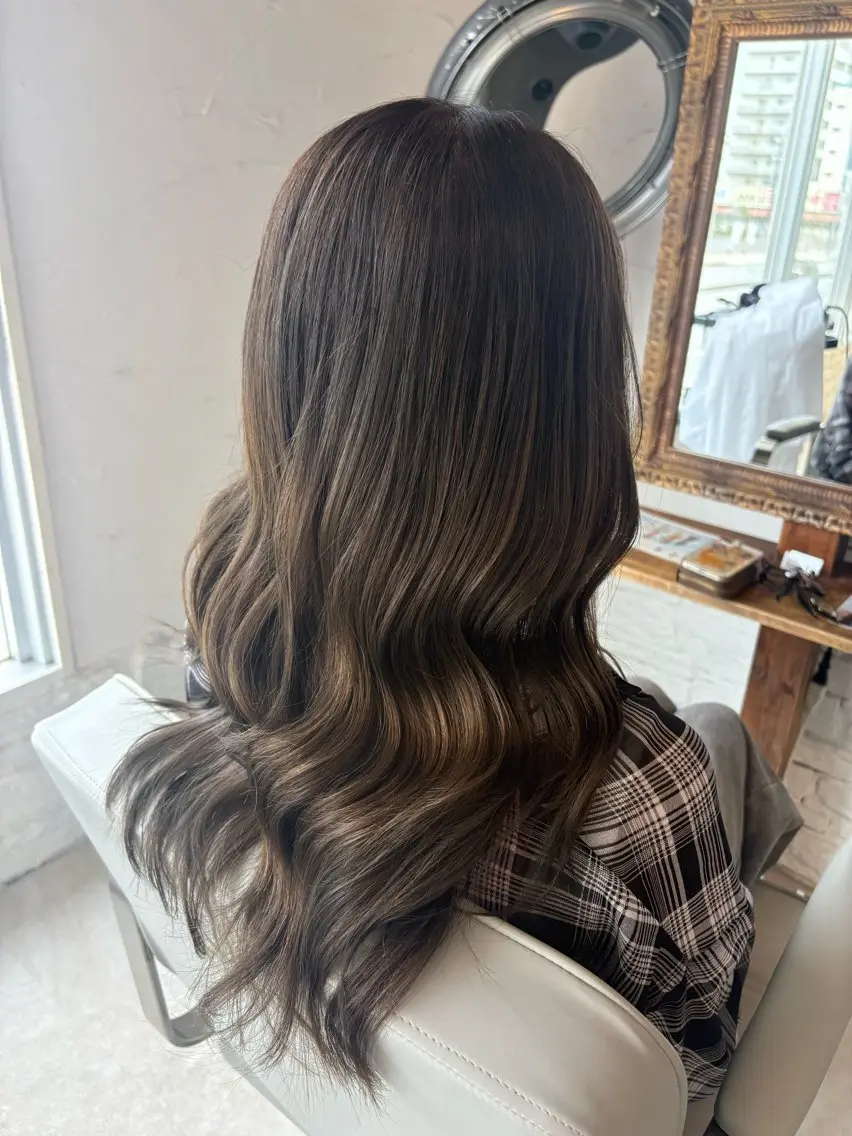 セミロング ヘアカラー 安谷屋 こはるのヘアスタイル