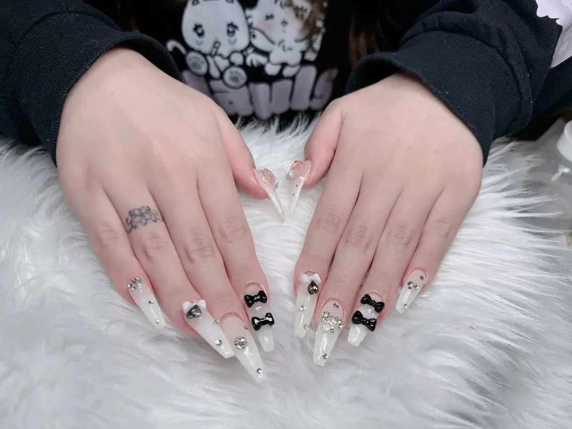 ネイル オーロラネイル フレンチネイル グラデーション ハロウィン 氷ネイル・うるうるネイル ハンドネイル H.baby Nail Salonのネイルデザイン