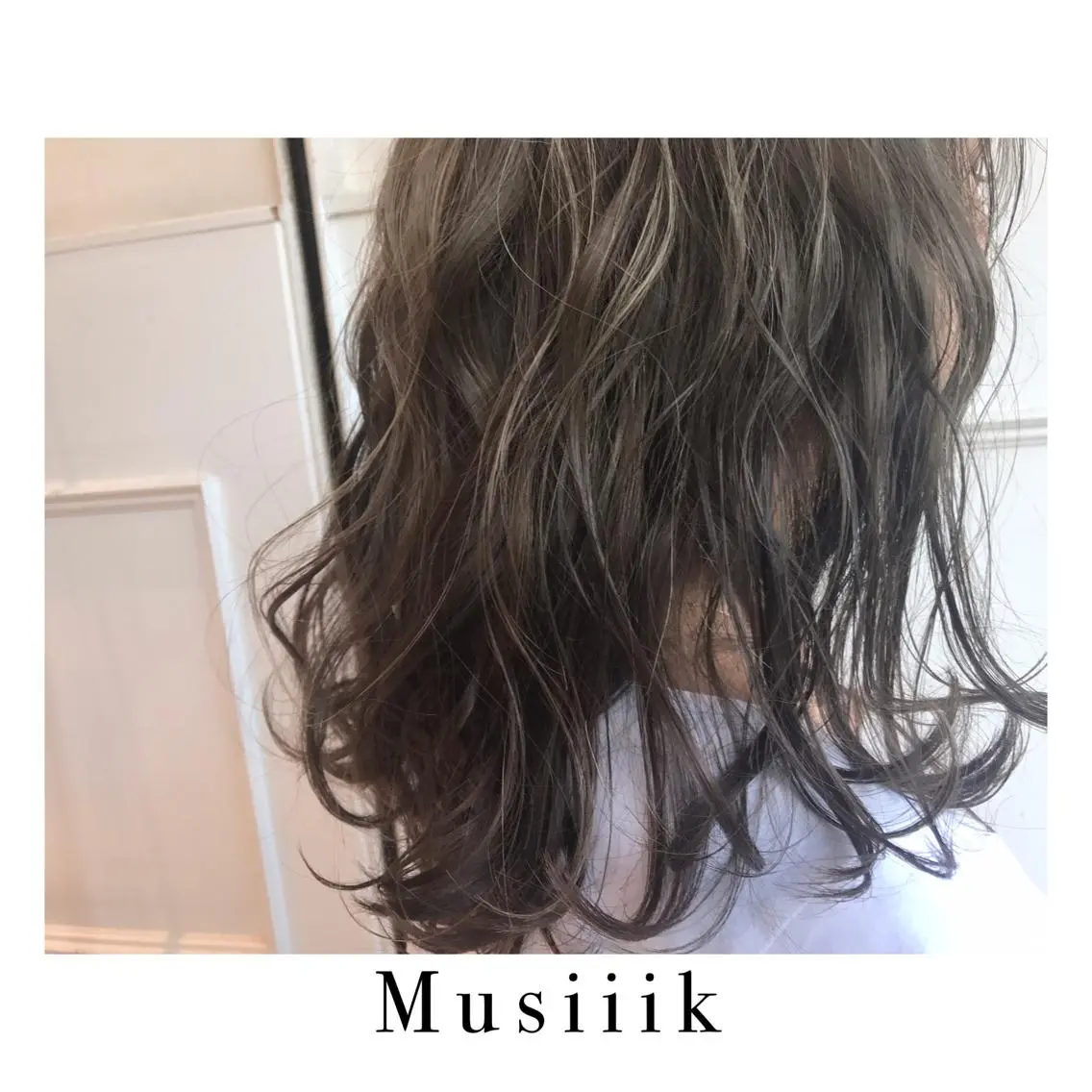 ミディアム カラー アッシュ アッシュグレー ハイライトカラー ハイライト Musiiik hairのヘアスタイル