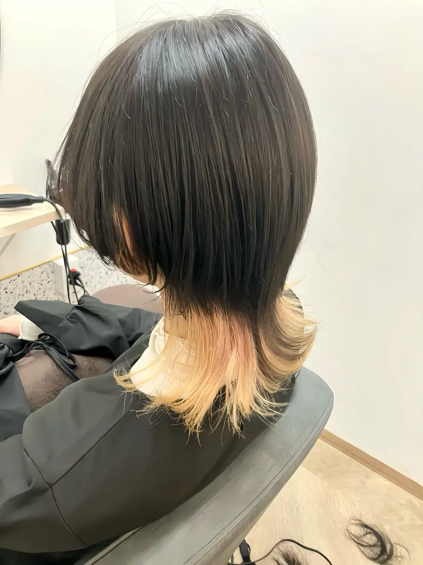 ウルフorハイレイヤーorシャギースタイルなど(ロングからミディアム)の写真