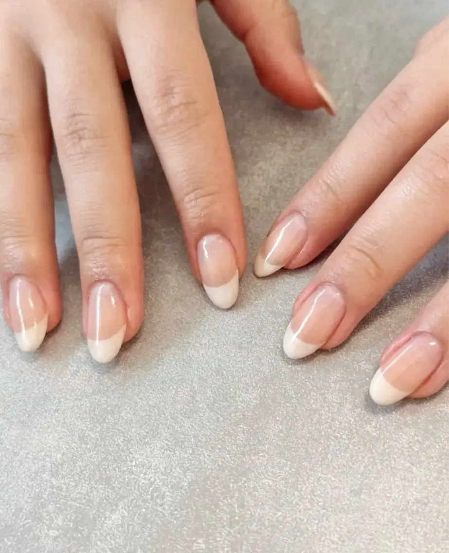 フレンチorカラーグラデーション💅ジェルオフ無料•ケア込み＋1100円で削らないパラジェルに変更可能！の写真