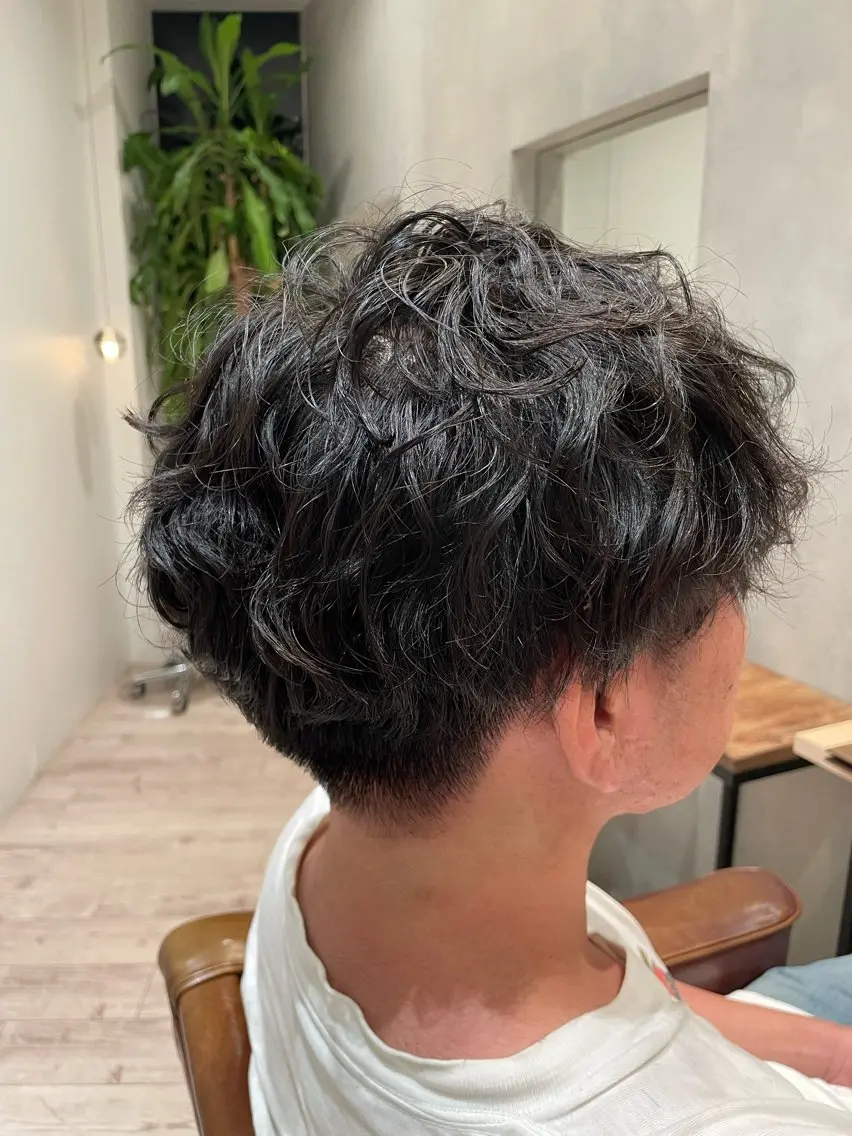 パーマ メンズ 溝口 右京のヘアスタイル