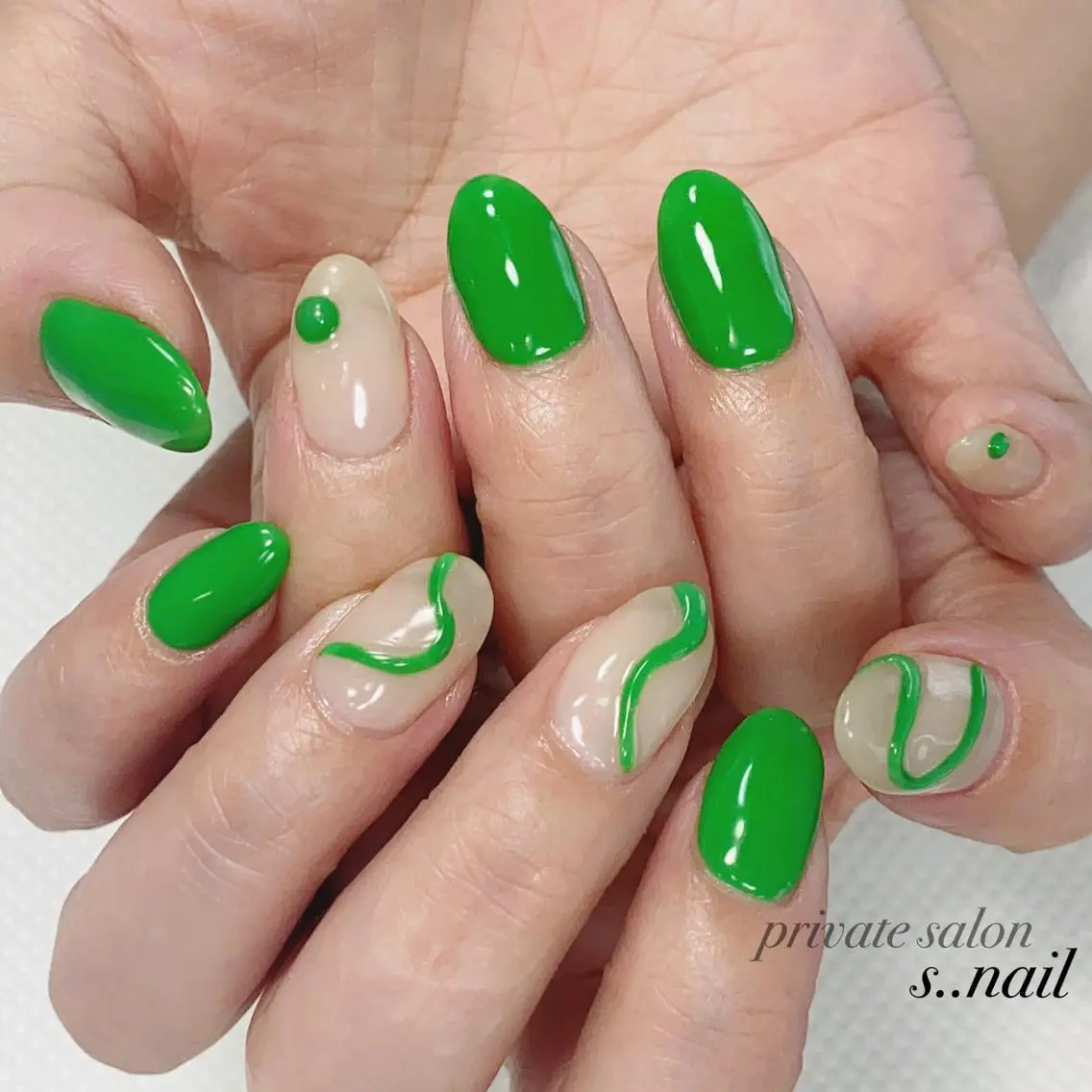 ネイル グリーン ハンドネイル フットネイル s..nail / MORITAのネイルデザイン