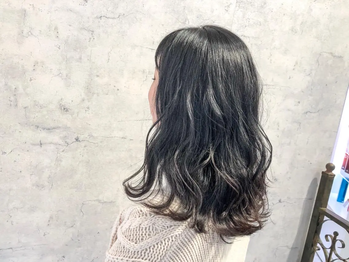 ロング カラー 佐藤 結花のヘアスタイル
