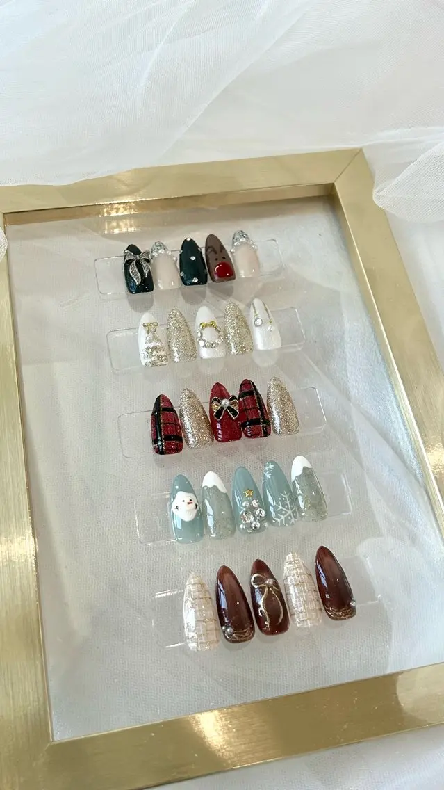 ネイル 冬ネイル クリスマス EmaNail 🧸Momokaのネイルデザイン