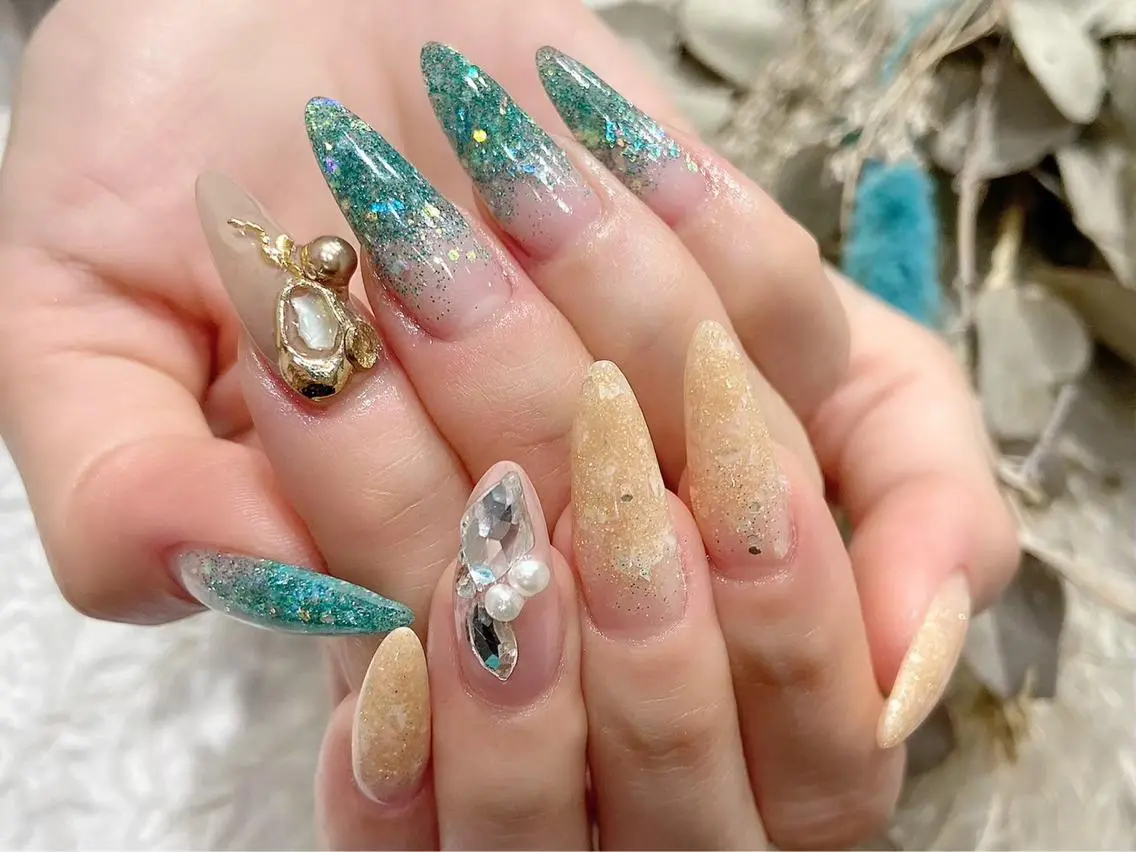 ネイル グラデーション ラメ(グリッター) ラメグラデーション スカルプネイル ハンドネイル ハンドケア nailsalon mintのネイルデザイン
