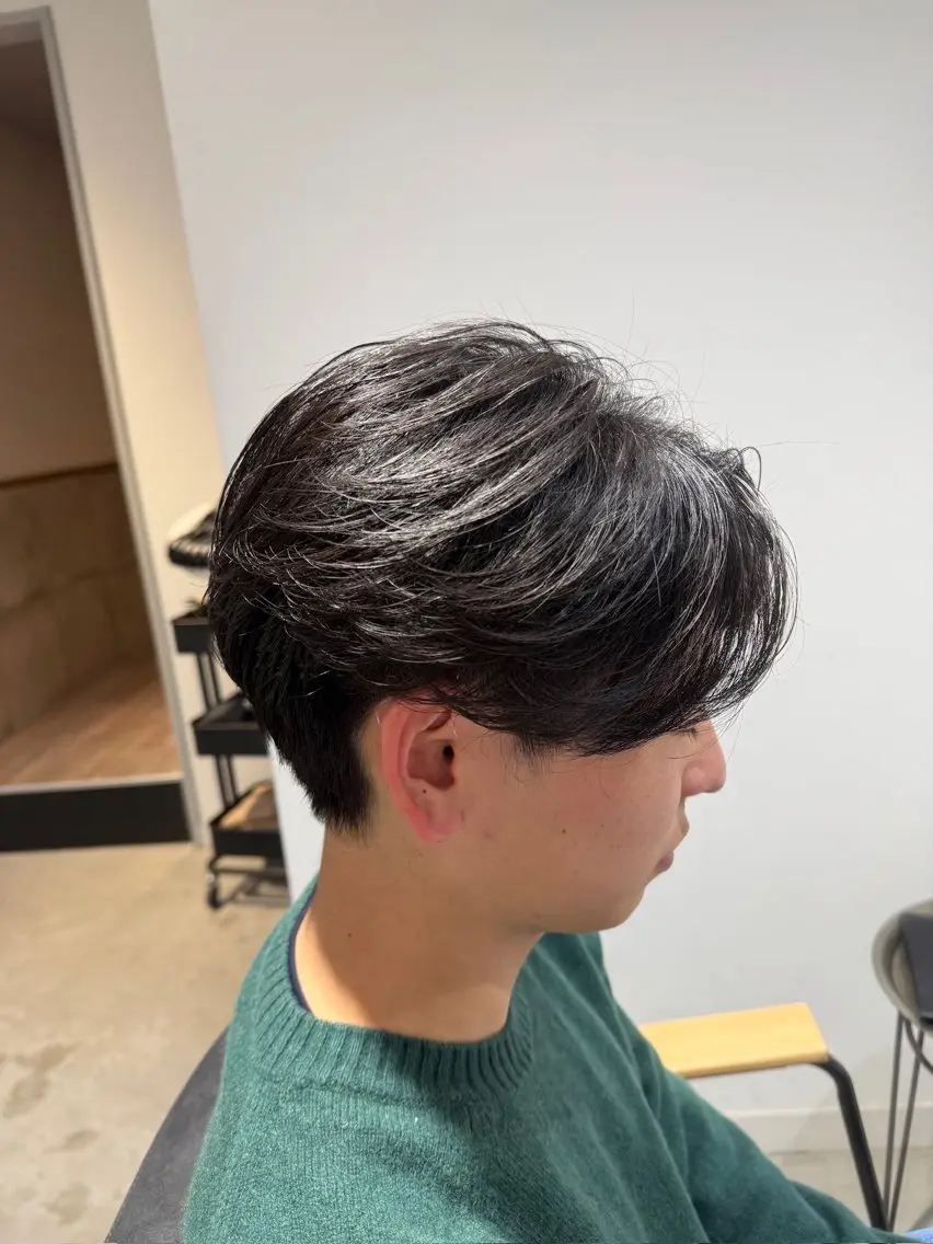ショート パーマ メンズ センターパート フェザーパーマ メンズ韓国風 メンズパーマ 韓国風ヘア カット パーマ メンズカットパーマ ✂️ JOYAのヘアスタイル