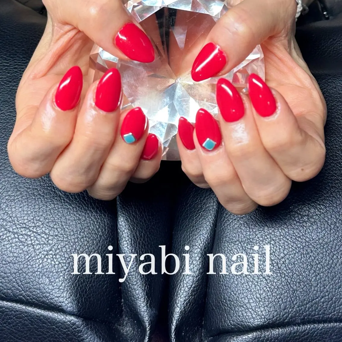 ネイル ジェルネイル 持ち込み 赤色 スクエアネイル ストーンネイル ハンドネイル miyabi nail 桂川駅近くのネイルデザイン