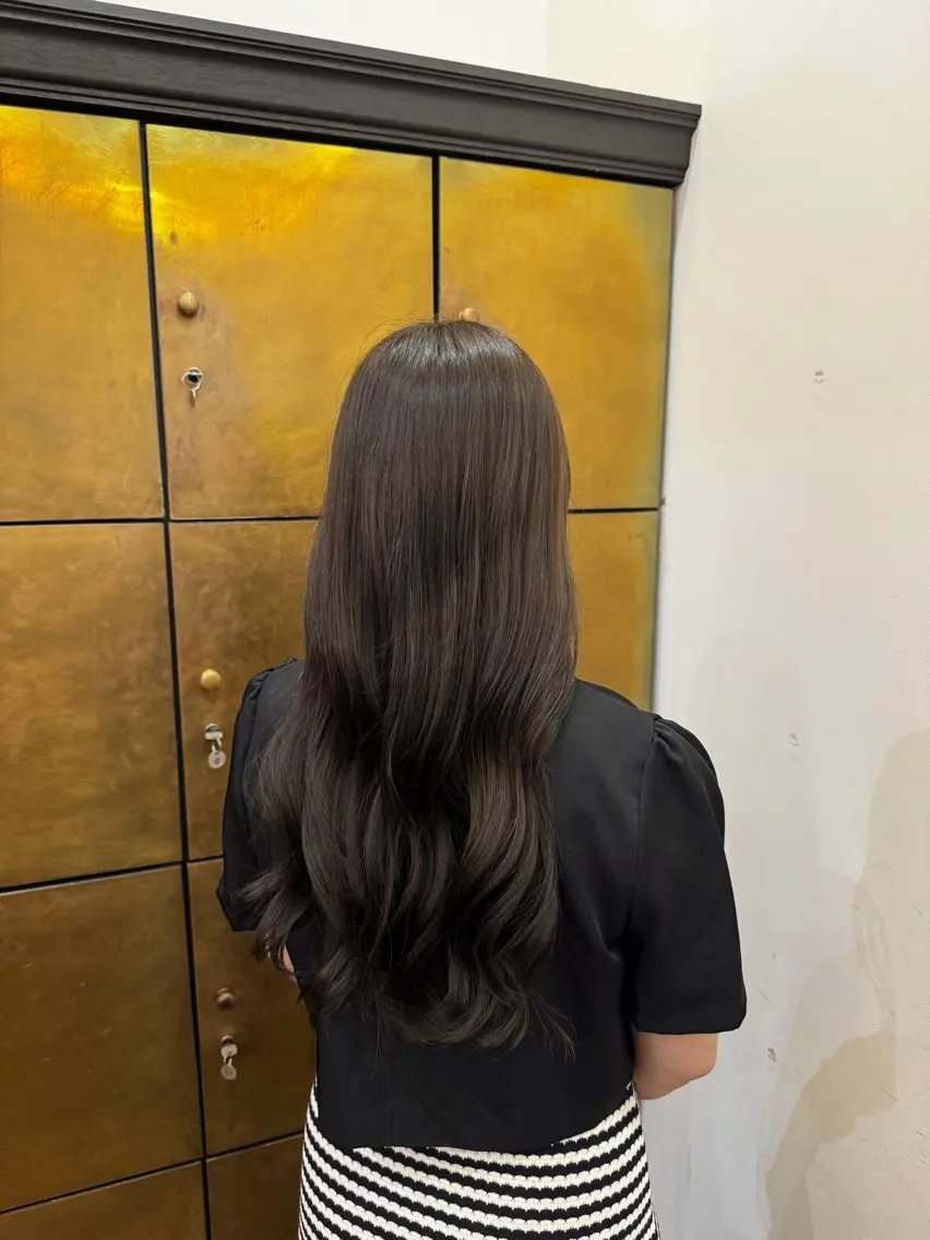 ロング カラー ベージュカラー オリーブベージュ 天野 珠華のヘアスタイル