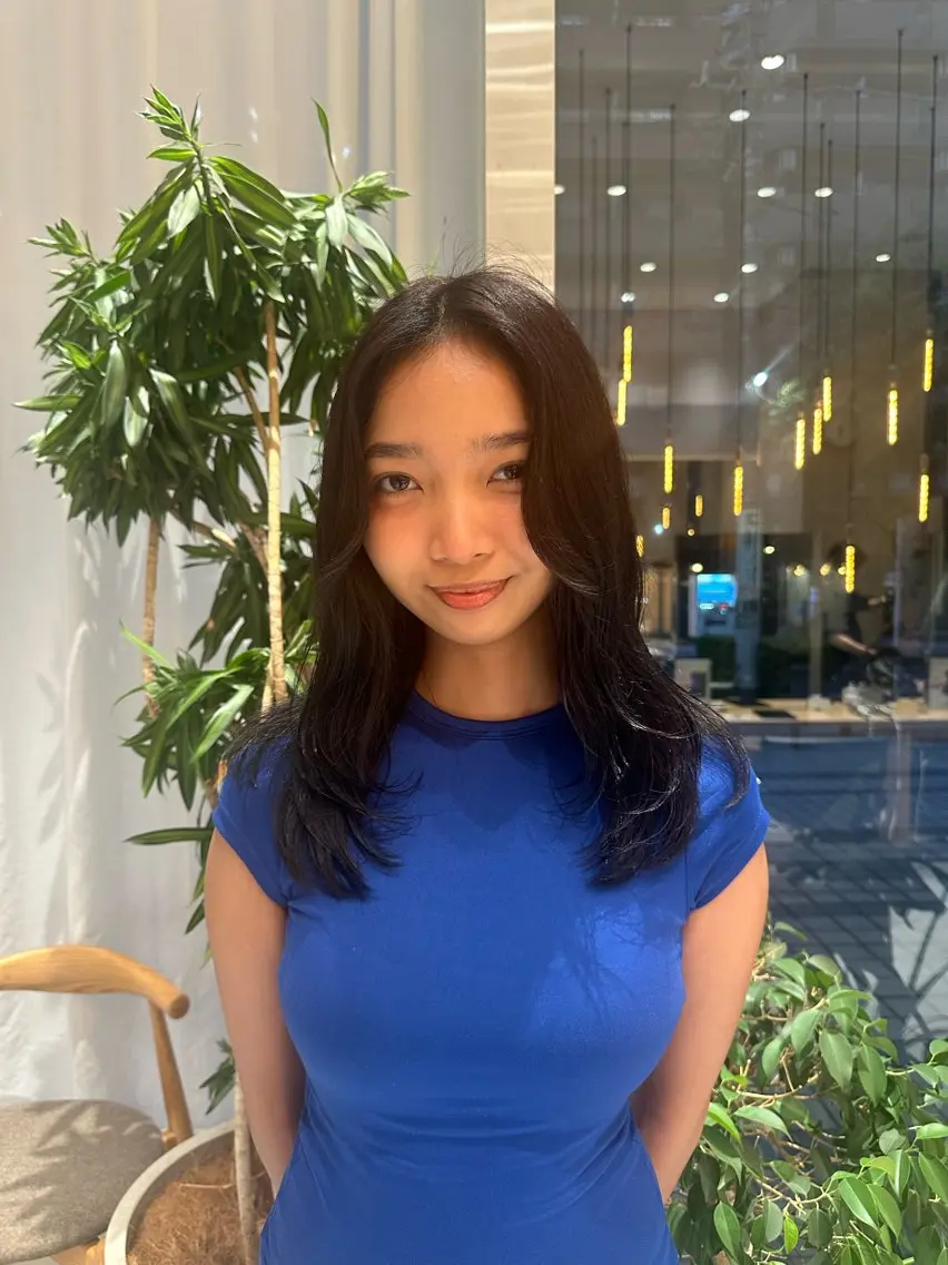 セミロング カラー カット ヘアカラー トリートメント ヘッドスパ ヘアセット ミオ💎ショート 透ける暗髪のヘアスタイル