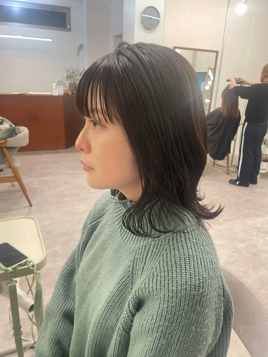 ミディアム ヘアカラー 顔まわりレイヤー 透明感カラー🩵🩵のヘアスタイル