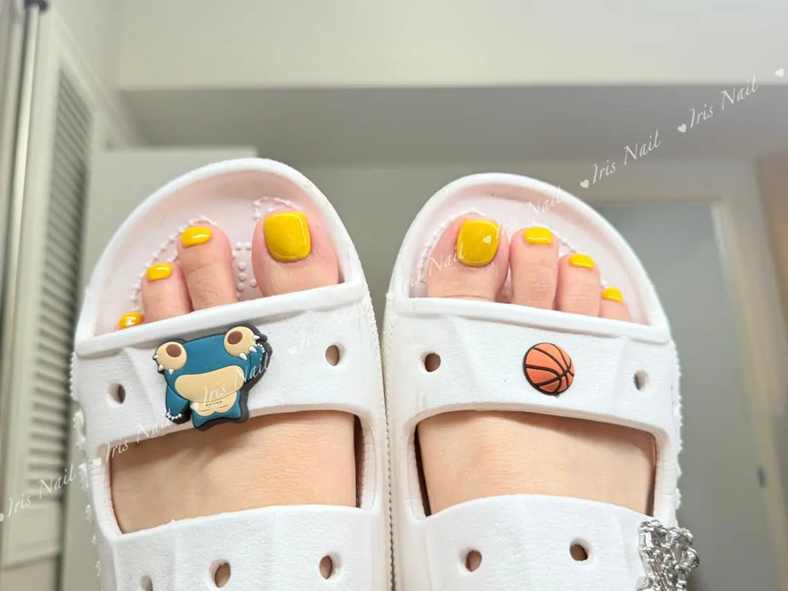 ネイル 黄色 フットネイル 🍒IRIS Nail🌸のネイルデザイン