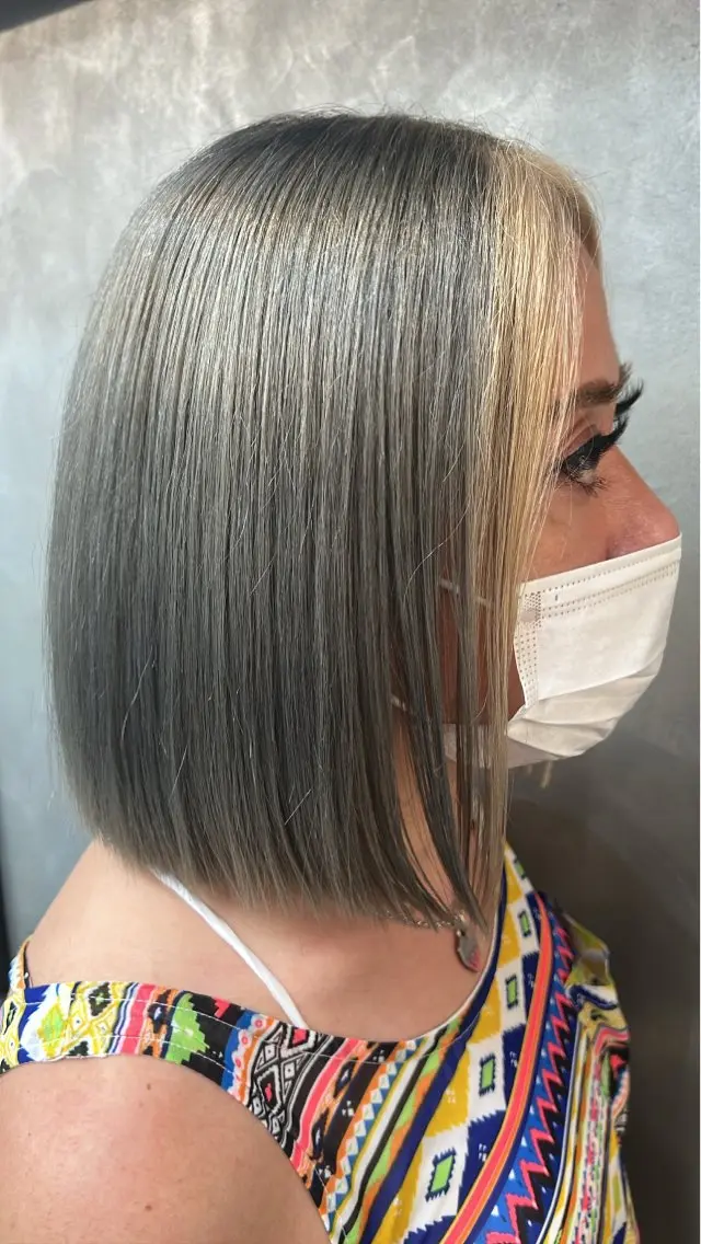 ミディアム ミストバング 美魔女 美容師NAOのヘアスタイル