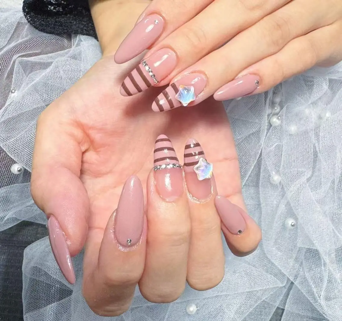 ネイル フレンチネイル ジェルネイル ガラスフレンチ 韓国ネイル マグネットネイル ハンドネイル ハンドケア The  Nail 新大久保店のネイルデザイン
