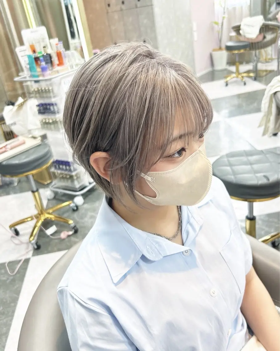 ショート 心斎橋/プルエクステ ハイトーン/カットのヘアスタイル