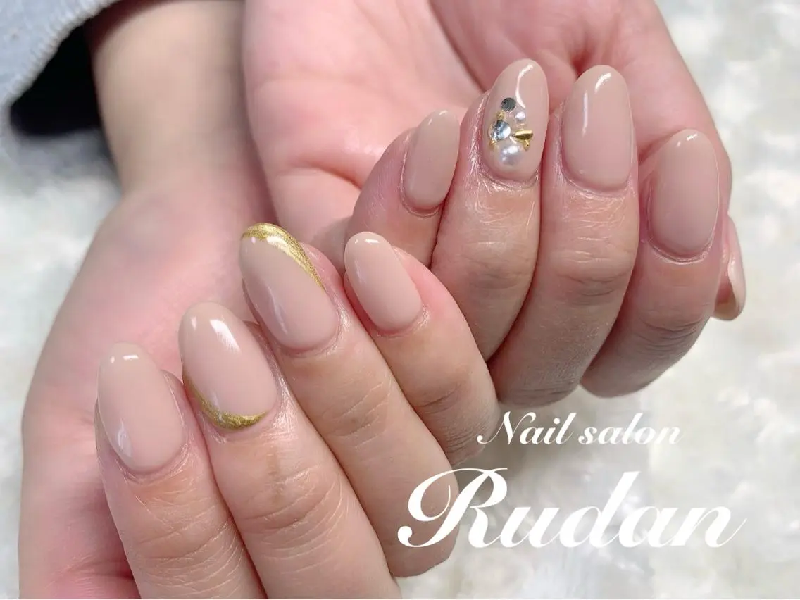 ネイル ストーンネイル Nailsalon Rudanのネイルデザイン