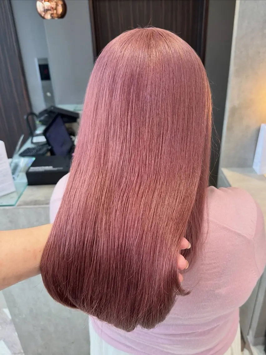 ミディアム カラー ベージュカラー ブリーチ 透明感カラー ダブルカラー ハイトーンカラー カット ヘアカラー トリートメント AYAKASA 暖色カラー/レイヤーのヘアスタイル
