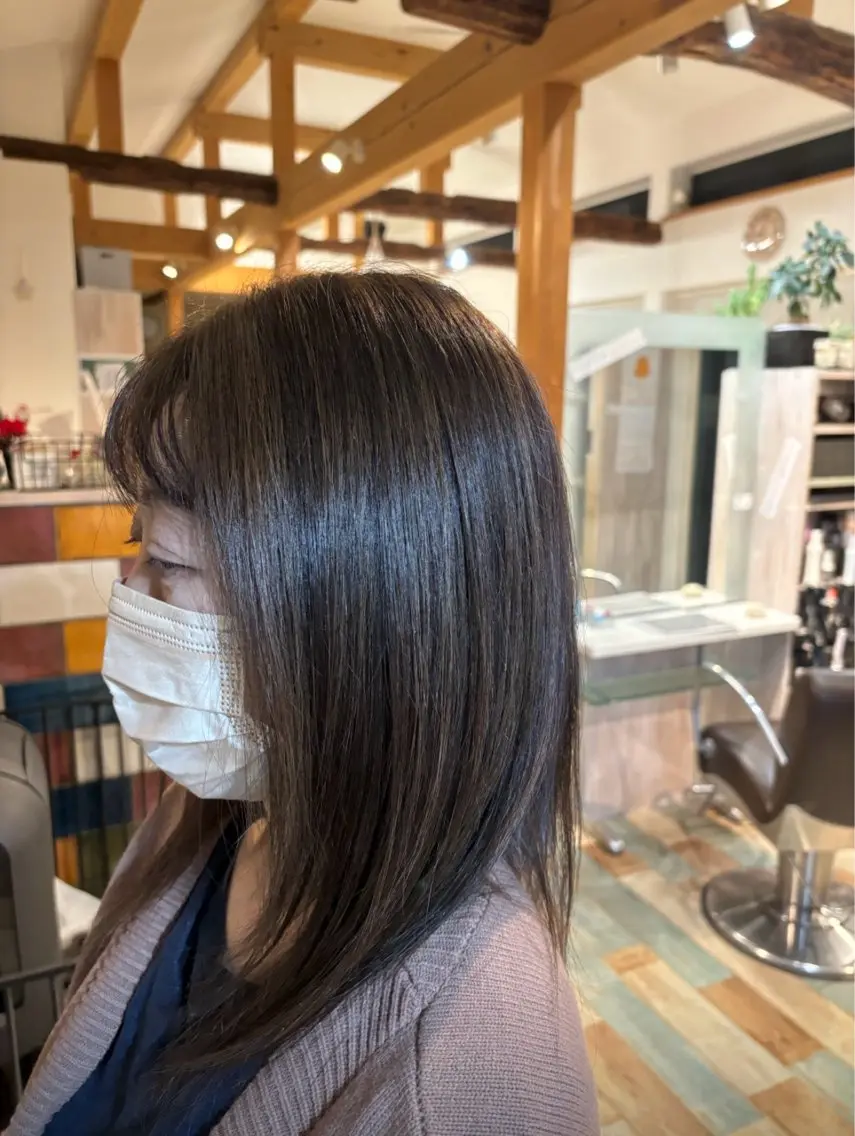 セミロング カラー ハイライトカラー ハイライト artique 来実のヘアスタイル