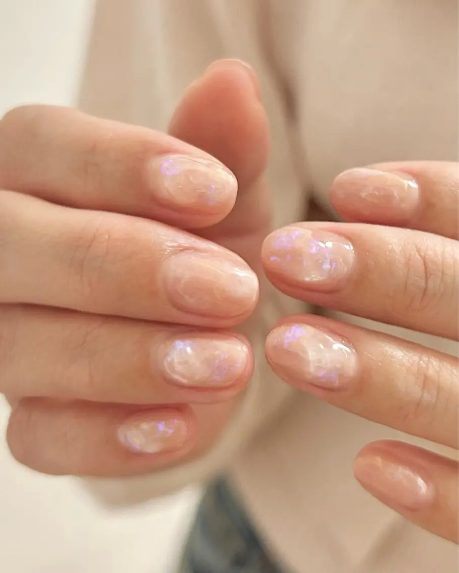 ネイル オーロラネイル ジェルネイル キラキラネイル ニュアンスネイル オフィスネイル ハンドネイル 𓂃toi. 儚げnuanceのネイルデザイン