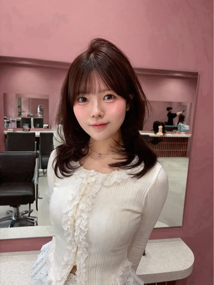 ミディアム 顔まわりレイヤー 顔周りカット 韓国風ヘア レイヤーカット 似合わせカット カット ヘアカラー トリートメント 木串 楽人のヘアスタイル